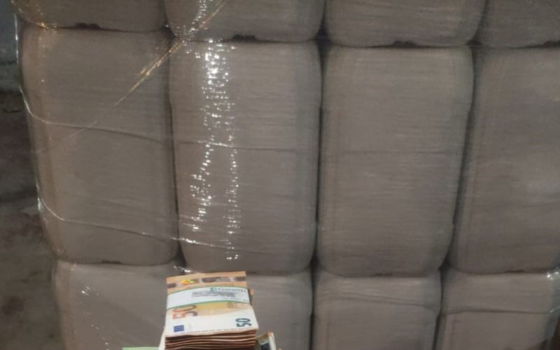 Manavgat Belediyesi ’yolsuzluk’ ve ’rüşvet’ soruşturmasında 3 kg külçe altın yarım milyonun üzerinde döviz ele geçirildi
