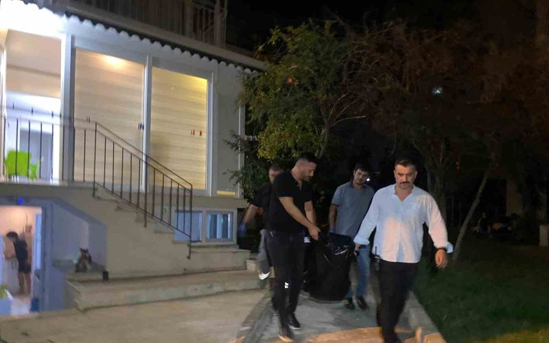 Eski karısını eşarbıyla ve yastıkla boğup polise teslim oldu
