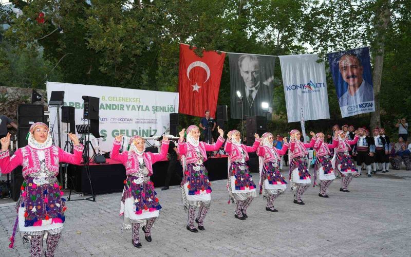 Konyaaltı Halk Oyunları Topluluğu yeni üyelerini arıyor
