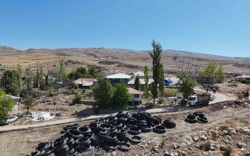 Korkuteli Manay’da içme suyu hattı yenileniyor
