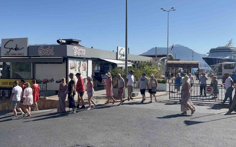 Kruvaziyer gemisi bin 769 yolcu 733 mürettebatlı Alanya’ya demirledi

