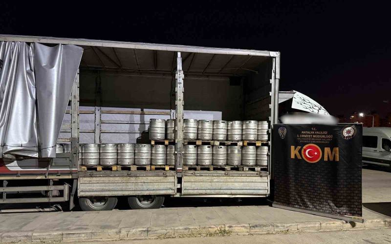 Antalya’da milyonlarca makaron ve binlerce litre kaçak içki ele geçirildi
