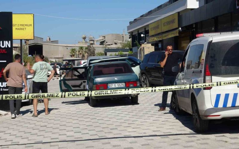 Antalya’da park halindeki otomobilin arka koltuğunda ölü bulundu
