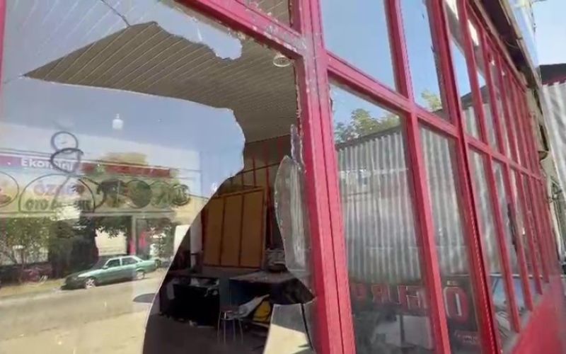 Antalya’da kapüşonlu şüpheli, 15 dakika arayla 2 iş yerini pompalı tüfekle kurşunladı
