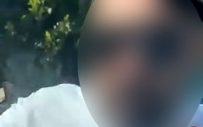 Safari aracının şoförü Ukraynalı sürücünün önünü kesip camı yumrukladı
