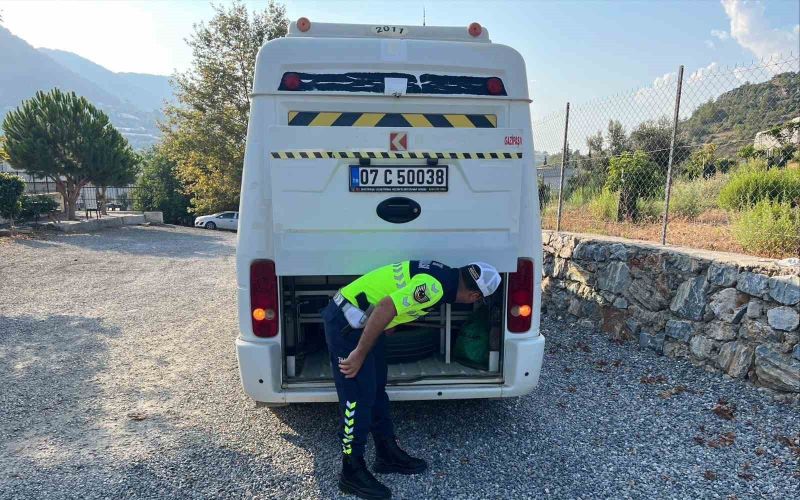 Gazipaşa’da jandarma ve polisten servislere sıkı denetim
