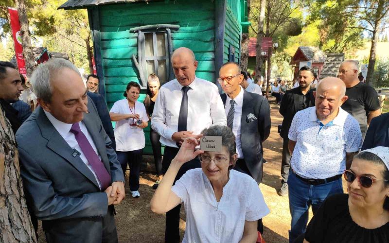 Yaşlılar gençlere taş çıkarttı
