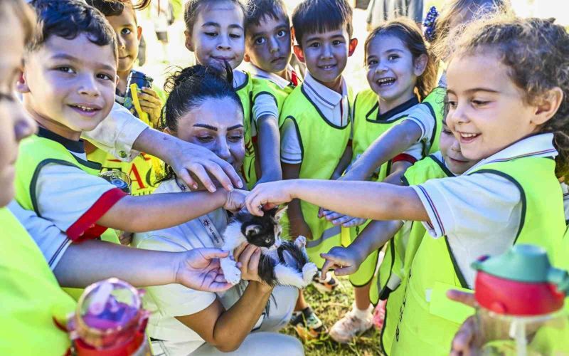 Muratpaşa’da çocuklar patili dostlarıyla buluştu
