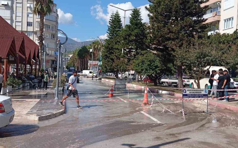 Kumluca’da içme suyu borusu 1 ayda 5 kez patladı
