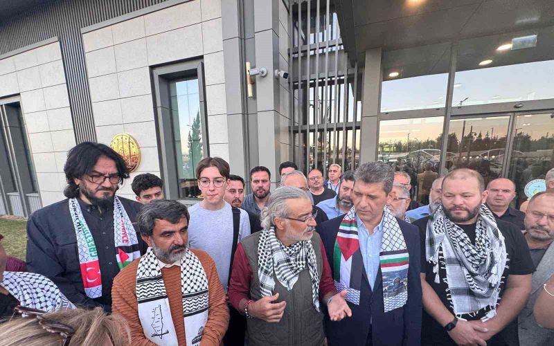 İsrail’in alıkoyduğu 2 aktivist Antalya’ya döndü
