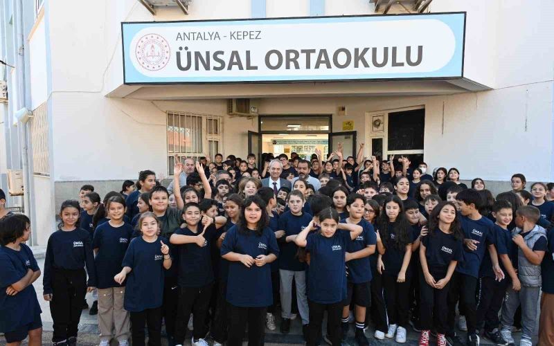 Başkan Kocagöz çeşme talebini yerine getirdi, öğrencilerle birlikte fidan dikti
