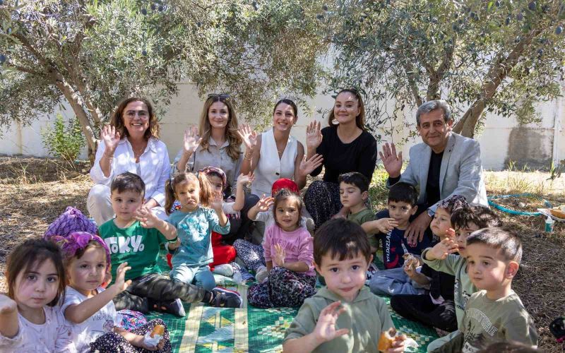 Manavgat’ta minik ellerden zeytin hasadı
