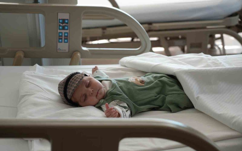 10 aylık Mahmoud’un Filistin’den Antalya’ya zorlu karaciğer nakil yolculuğunda mutlu son
