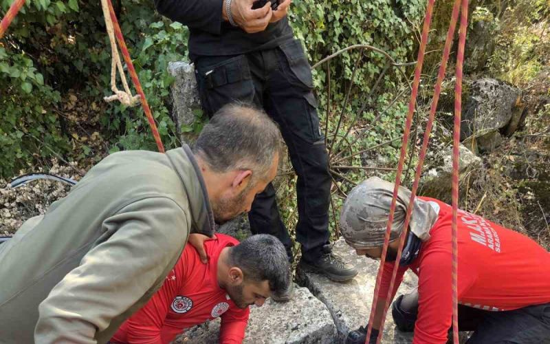 Antalya’da su kuyusu ve sarnıçlarda çöp topladılar
