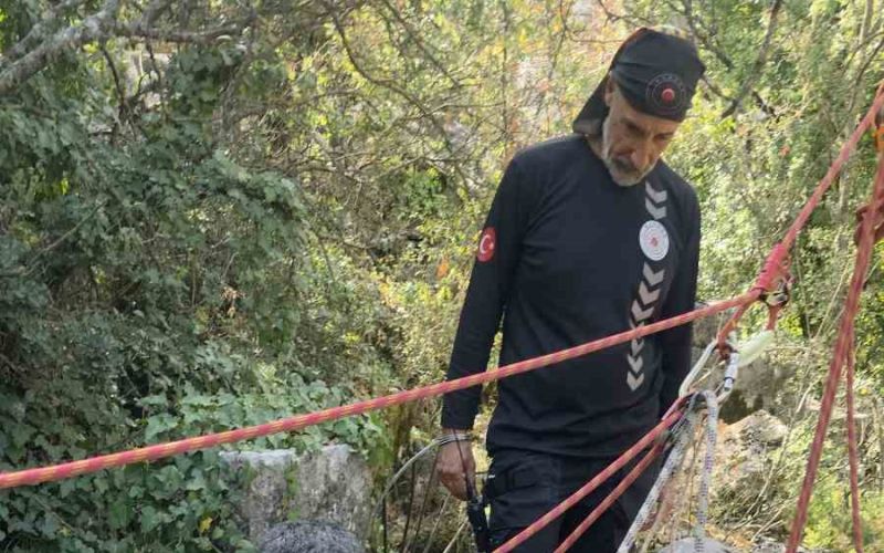 Antalya’da su kuyusu ve sarnıçlarda çöp topladılar