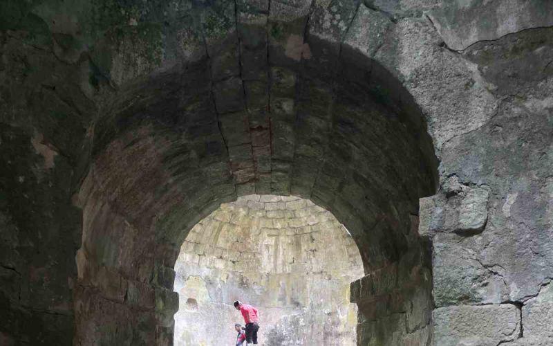 Antalya’da su kuyusu ve sarnıçlarda çöp topladılar