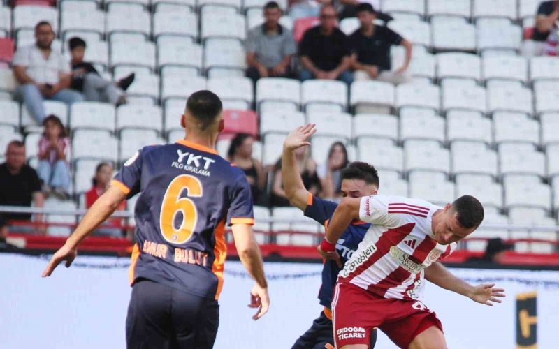 Trendyol Süper Lig: Antalyaspor: 0 - RAMS Başakşehir: 4 (Maç sonucu)