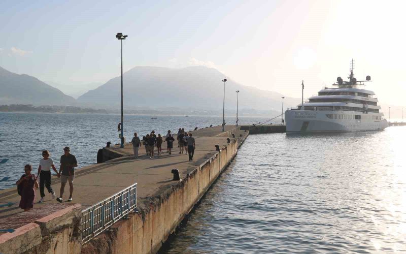 91 turist 74 mürettebatlı lüks gemi Alanya’ya ulaştı