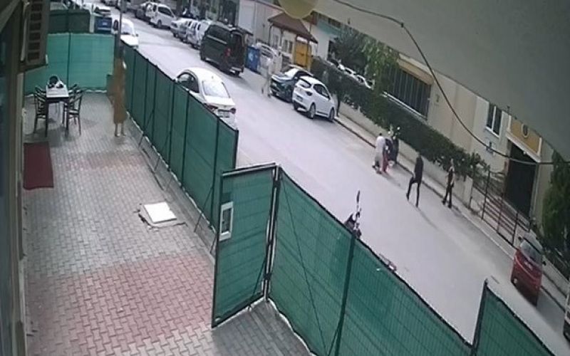 Rus uyruklu çiftin tartışması bıçaklı saldırıya döndü, o anlar güvenlik kamerasına yansıdı
