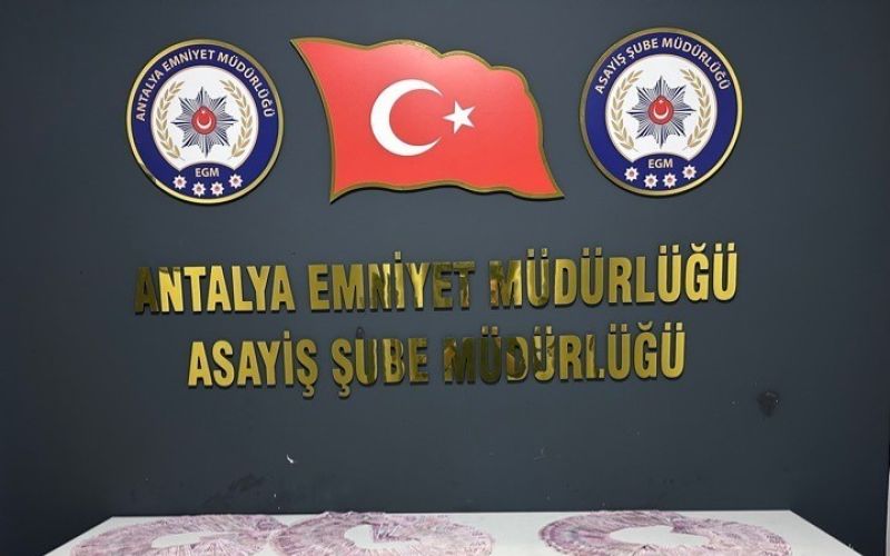 Kiralık ilanıyla başladı, 2,1 Milyonluk vurgunla bitti: 3 kişi tutuklandı
