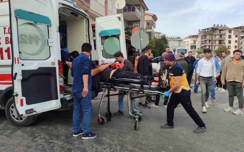 Kamyonetle çarpışan motorlu bisikletin sürücüsü yaralandı
