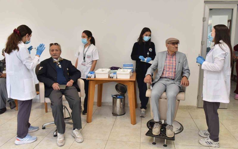 Kepez Belediyesi’nden huzurevi sakinlerine ağız ve diş sağlığı taraması
