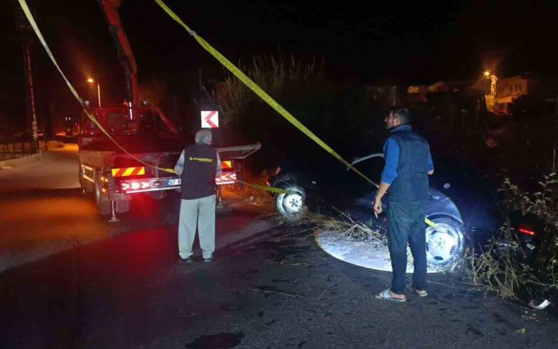 Sulama kanalına uçan araçtan ekipler kurtardı, alkolmetreyi üflemeyince ehliyetine el konuldu
