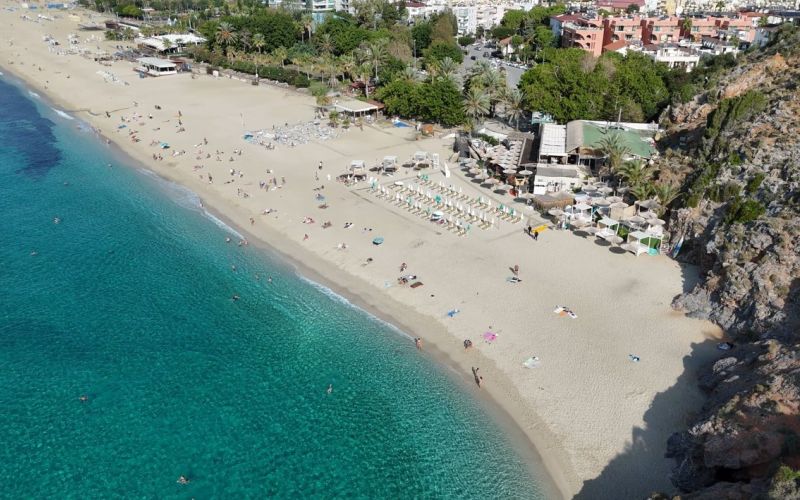 Rize’nin yaylalarında kar Alanya’da güneş
