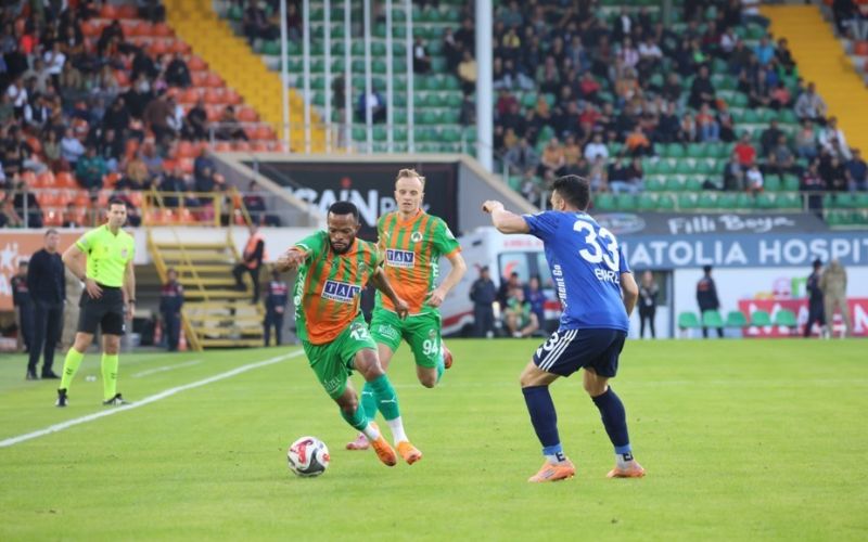 Trendyol Süper Lig: Alanyaspor: 1 - Kasımpaşa: 0 (İlk yarı)
