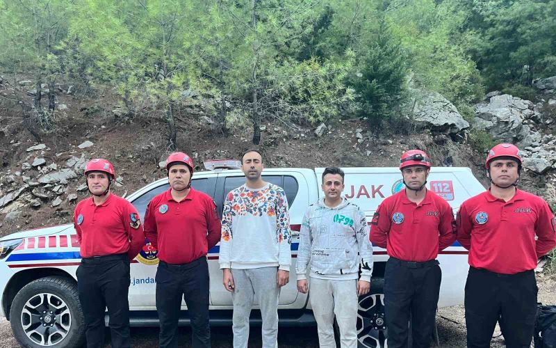 Yürüyüş sırasında kaybolan 2 genç, 15 saat sonra JAK timleri tarafından bulundu
