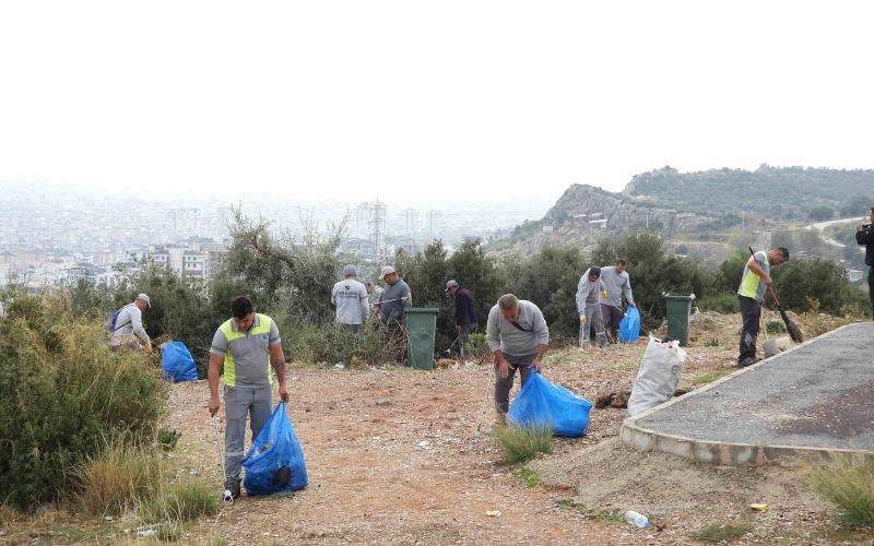Üç hafta önce 60 çuval çöp toplanan caddeden bu sefer 80 çuval çöp çıktı
