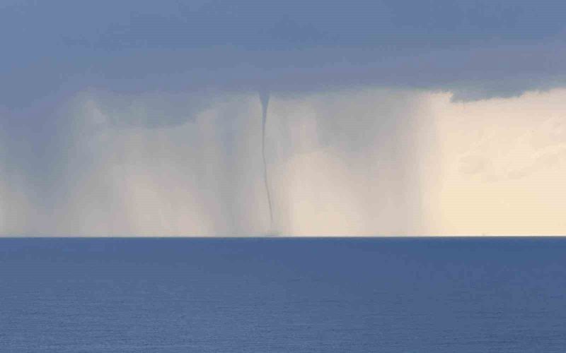 Antalya’da ardı ardına çıkan hortumlar kamerada
