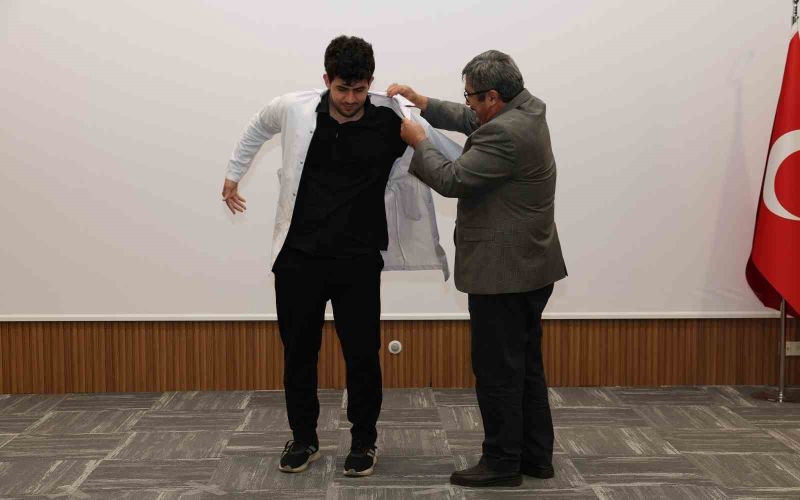 ALKÜ’lü Diş Hekimliği Fakültesi öğrencileri beyaz önlüklerini giydi
