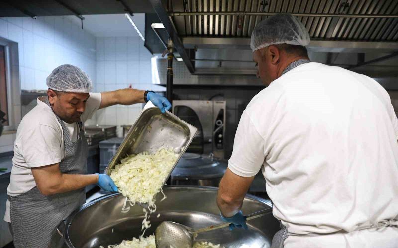 Alanya Aşevi’nden ihtiyaç sahiplerine günde 2 öğün sıcak yemek
