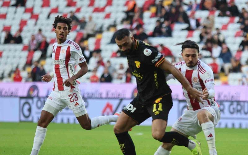 Trendyol Süper Lig: Antalyaspor: 1 - Göztepe: 0 (İlk yarı)
