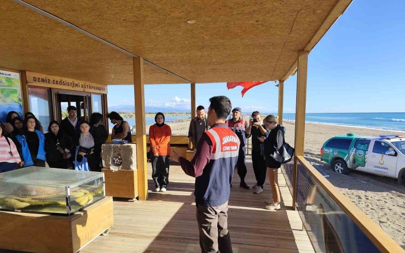 Jandarma’dan çevre koruma eğitimi ve kıyı temizliği
