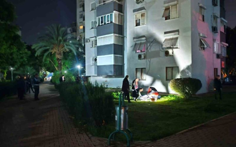 Antalya’da 8’inci kattan düşen yaşlı kadın hayatını kaybetti
