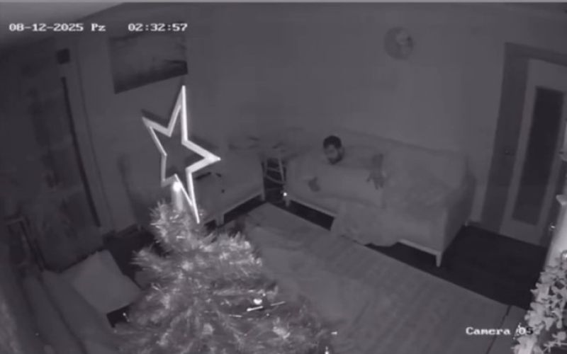 Antalya 4.3 ile sallandı, deprem anı güvenlik kamerasına yansıdı
