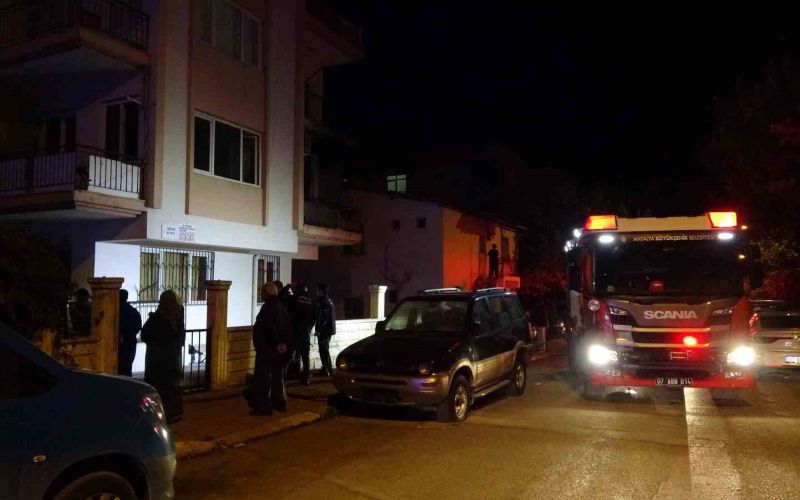 Dairede çıkan yangında 3’ü çocuk 4 kişi dumandan etkilendi
