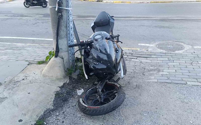 Motosiklet otomobile çarptı: 1 yaralı
