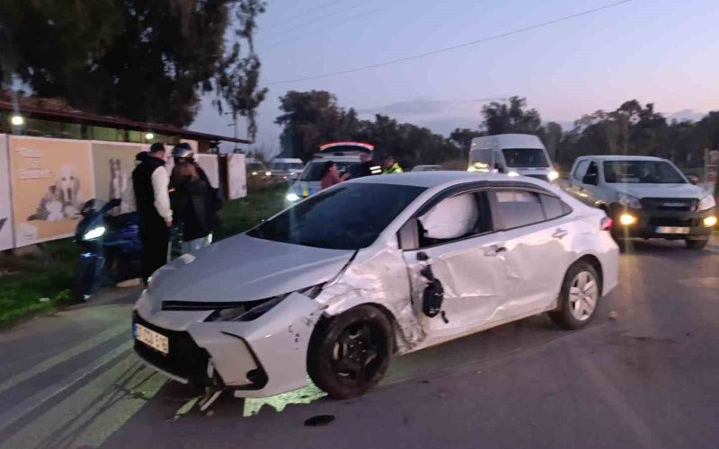 Otomobil aydınlatma direğine çarptı: 1 yaralı
