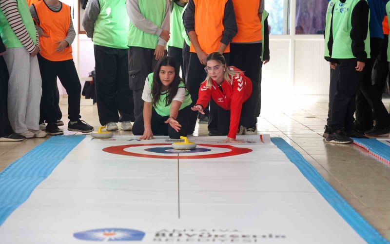 Antalya’da kız çocukları Floor Curling ile tanıştı
