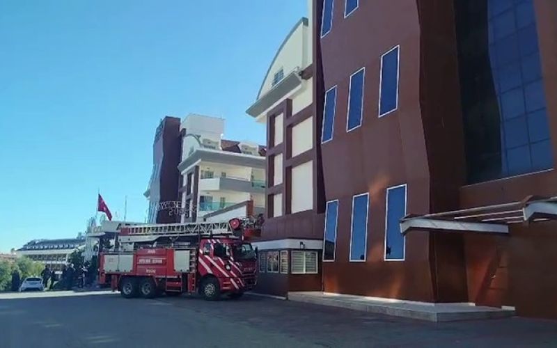 Antalya’da 5 yıldızlı oteldeki yangın korkuttu
