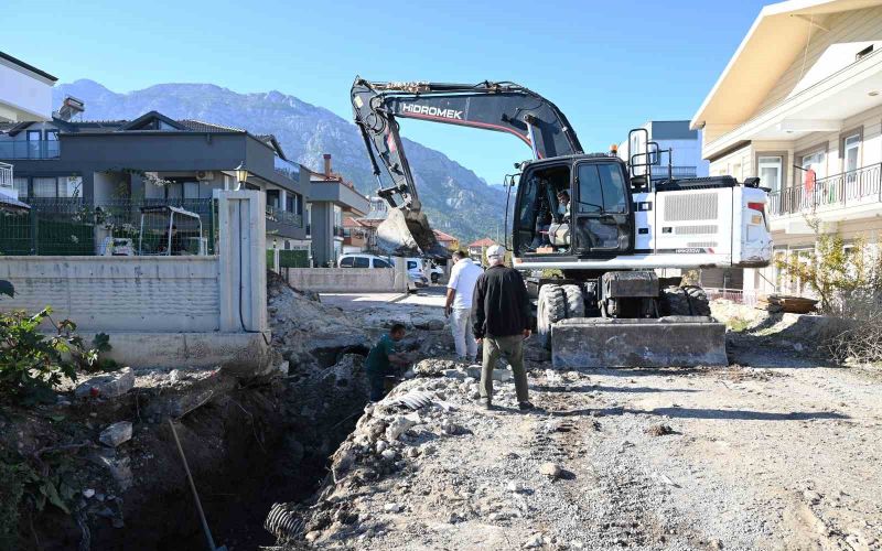 Kemer Kuzdere’de yağmur suyu drenaj hattı çalışmaları
