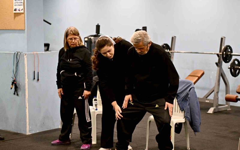 Muratpaşa’dan parkinson hastalarına destek
