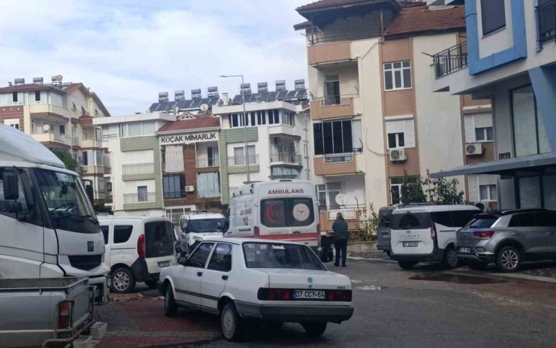 Kanser hastası yaşlı adam evinde ölü bulundu
