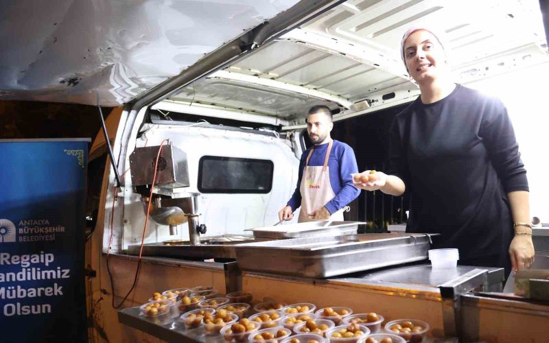 Büyükşehir’den Regaip Kandili’nde lokma ve kandil simidi ikramı
