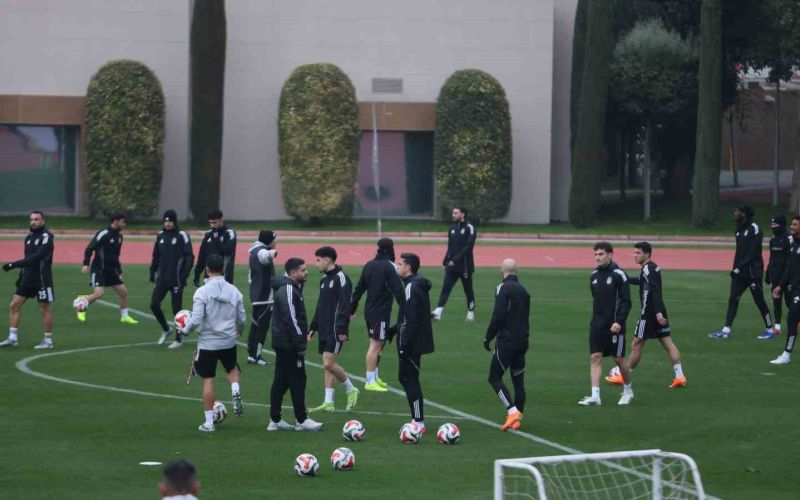 Beşiktaş, devre arası çalışmalarını Antalya’da sürdürüyor
