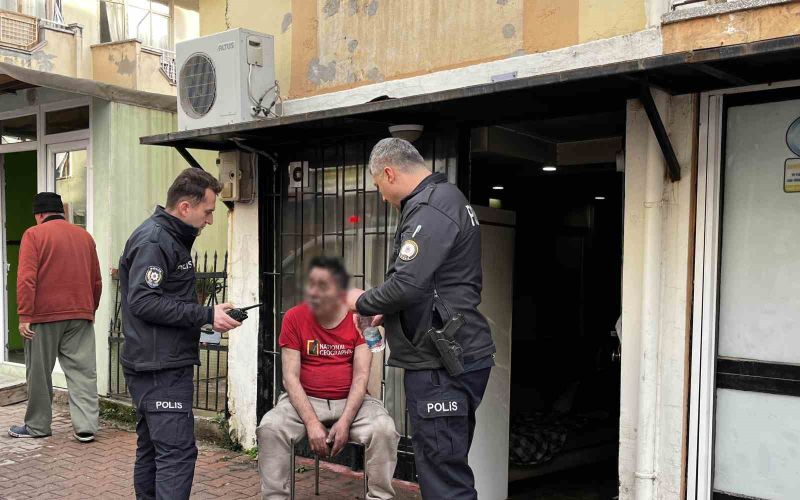 Yangına uykuda yakalanıp dumandan etkilendi, tedaviye güçlükle ikna edildi
