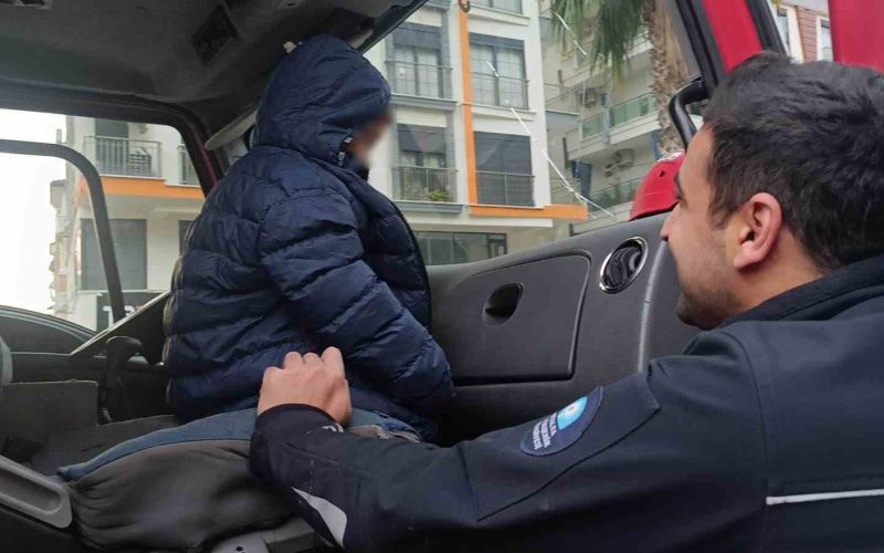 Küçük yaştaki çocuğu evde tek başına bıraktı, komşuların ihbarı ekipleri alarma geçirdi
